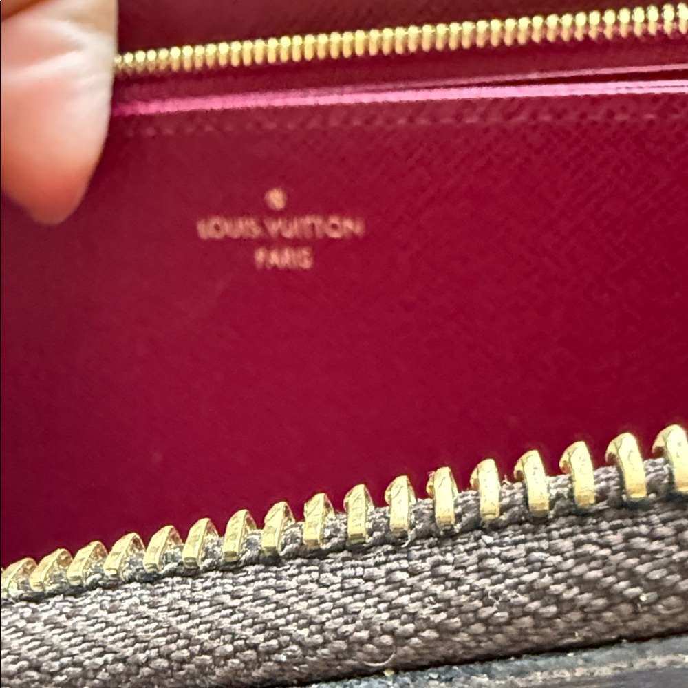 Louis Vuitton Monogram Zippy Wallet - Picture 5 of 11